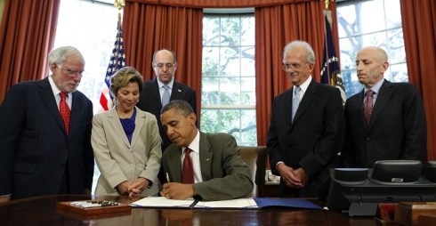 626-obama-signs-us-israel-cooperation-bill-in-the-oval-office