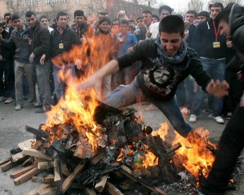 6998093001_6052622796_b