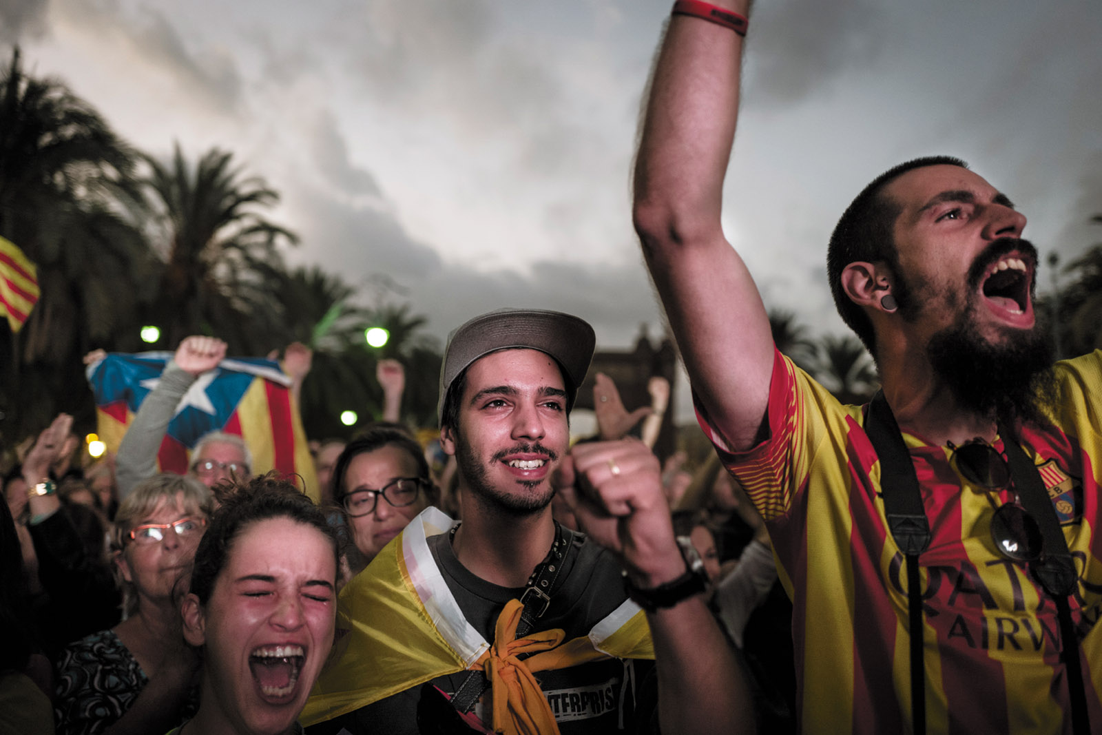 Supporters of Catalan independence outside the Catalan parliament in Barcelona during a speech by Premier Carles Puigdemont on whether he would declare independence from Spain, October 10, 2017